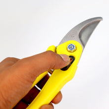 Heavy-duty scissors for garden use