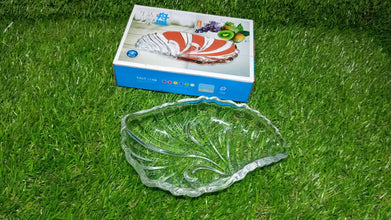 Leaf-shaped glass tray with snacks